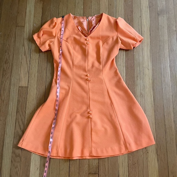 60s Vintage Bright Orange Mini Dress w Capped Sleeves - Picture 8 of 10